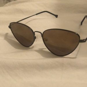 Cat eye sunglasses with gold lens